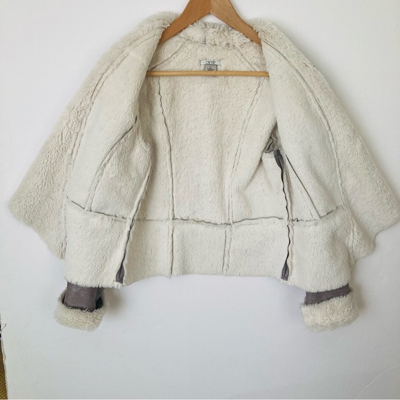 Cache Jacket Faux Fur Silver Grey Faux Leather Open Drape Front Short Jacket - Picture 3 of 8